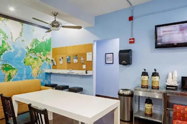 Central Park West Hostel 9